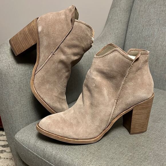 Dolce Vita tan heeled suede ankle bootie size 11 New - Picture 1 of 6